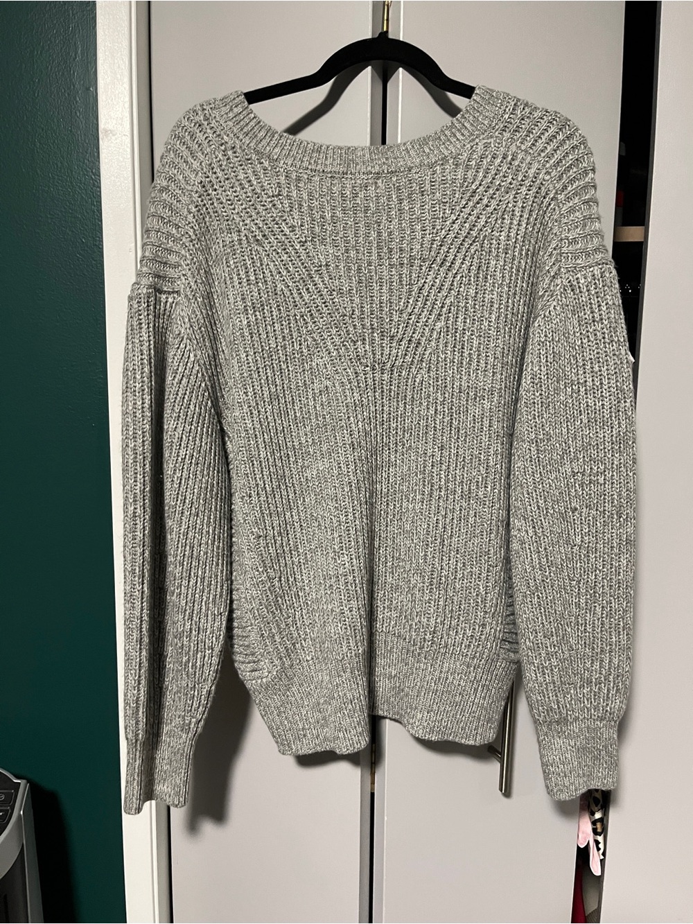 Dynamite Light Gray Ribbed V-Neck Chunky Sweater - Picture 2 of 3
